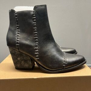 Coconuts by Matisse Gold Metallic Elaine Size 7.5